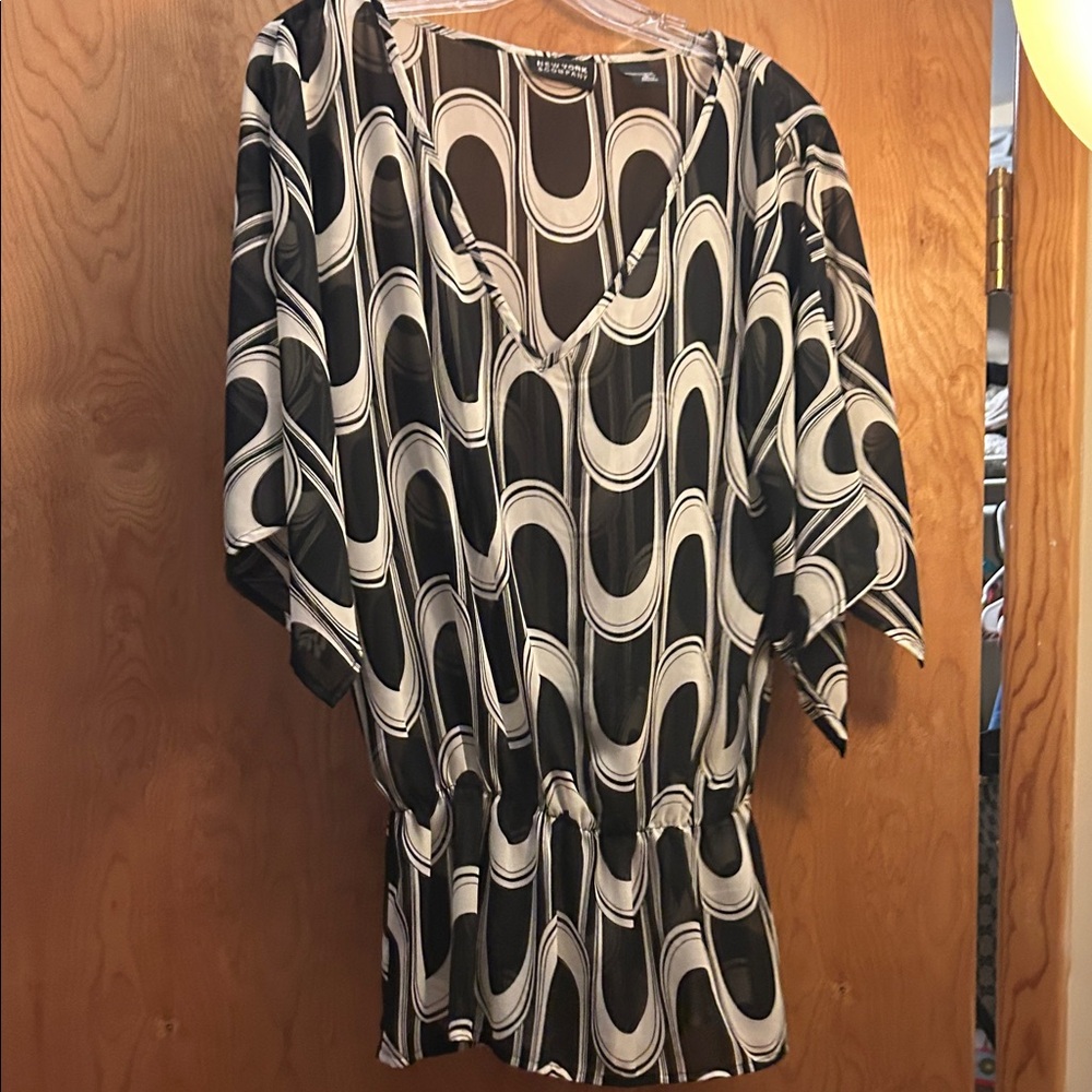 New York & Company Black and White Patterned Blouse
